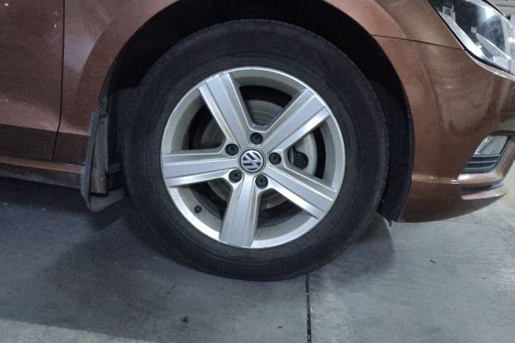 Used Volkswagen Lamando 2015 230TSI DSG Fashion Edition Right Front Wheel Hub