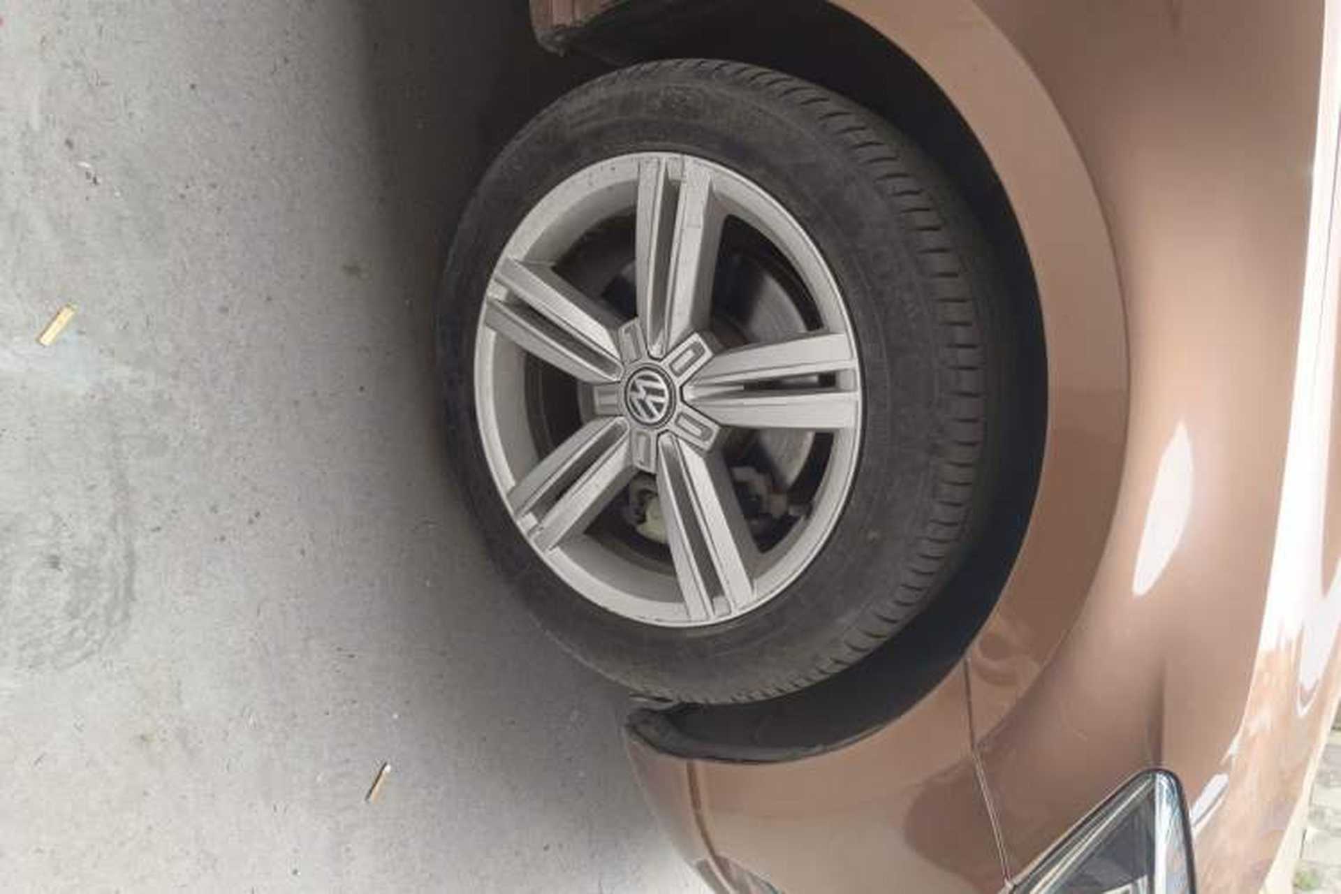 Used Volkswagen Lamando 2015 330TSI DSG Comfort Edition Right Front Wheel Hub