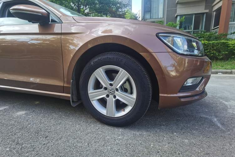 Used Volkswagen Lamando 2015 230TSI DSG Fashion Edition Right Front Wheel Hub