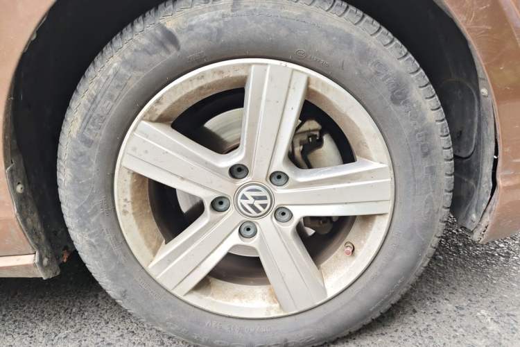 Used Volkswagen Lamando 2015 230TSI DSG Fashion Edition Right Front Wheel Hub