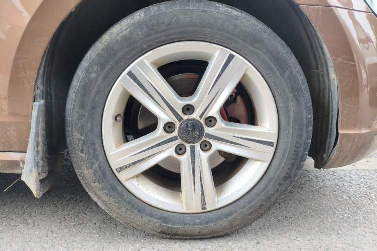 Used Volkswagen Lamando 2015 230TSI DSG Fashion Edition Right Front Wheel Hub