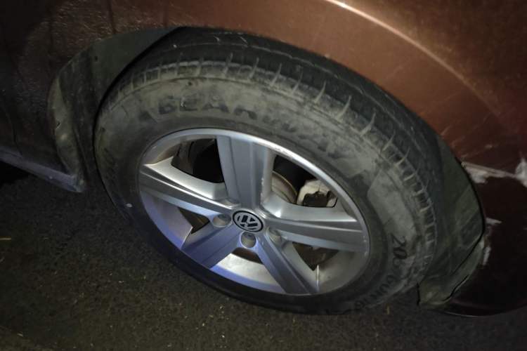 Used Volkswagen Lamando 2015 230TSI DSG Fashion Edition Right Front Wheel Hub