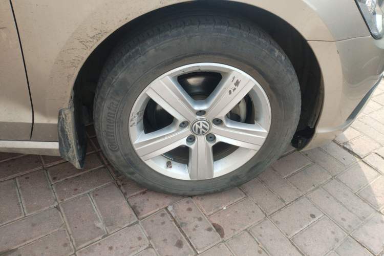 Used Volkswagen Lamando 2015 230TSI DSG Fashion Edition Right Front Wheel Hub