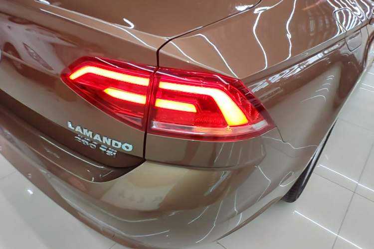 Used Volkswagen Lamando 2015 280TSI Manual Comfort Edition Right Rear Taillight