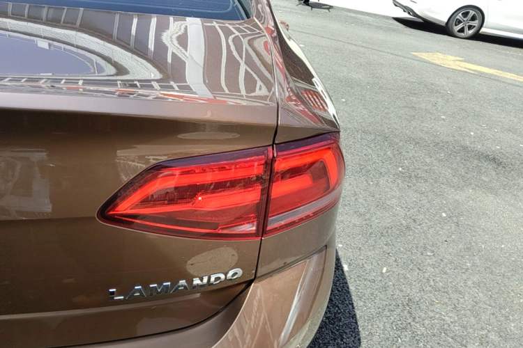 Used Volkswagen Lamando 2015 230TSI DSG Fashion Edition Right Rear Taillight