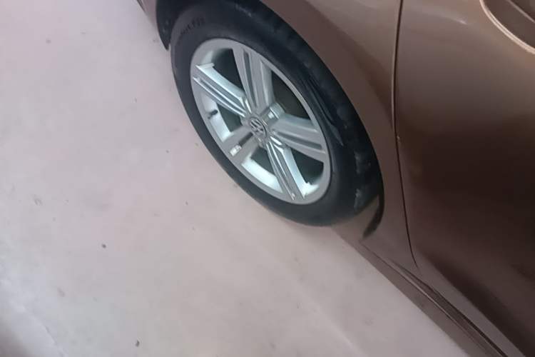 Used Volkswagen Lamando 2015 280TSI DSG Comfort Edition Right Rear Wheel Hub