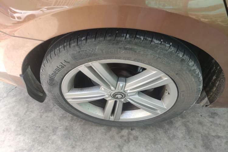 Used Volkswagen Lamando 2015 330TSI DSG Comfort Edition Right Rear Wheel Hub