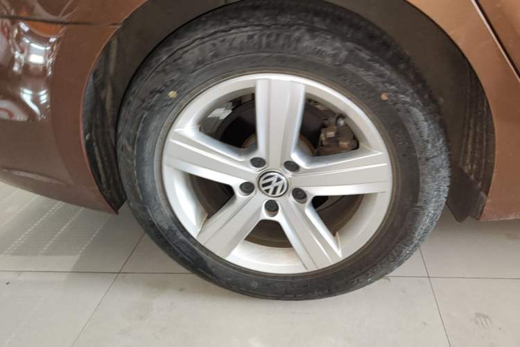Used Volkswagen Lamando 2015 230TSI DSG Fashion Edition Right Rear Wheel Hub