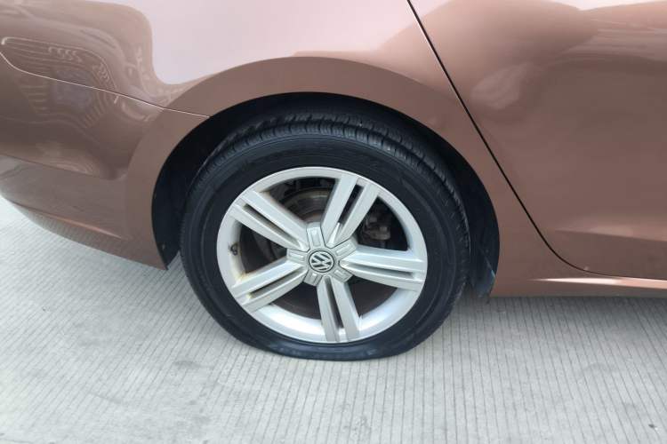 Used Volkswagen Lamando 2015 330TSI DSG Comfort Edition Right Rear Wheel Hub