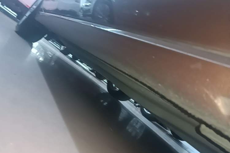Used Volkswagen Lamando 2015 280TSI DSG Comfort Edition Right Side Sill
