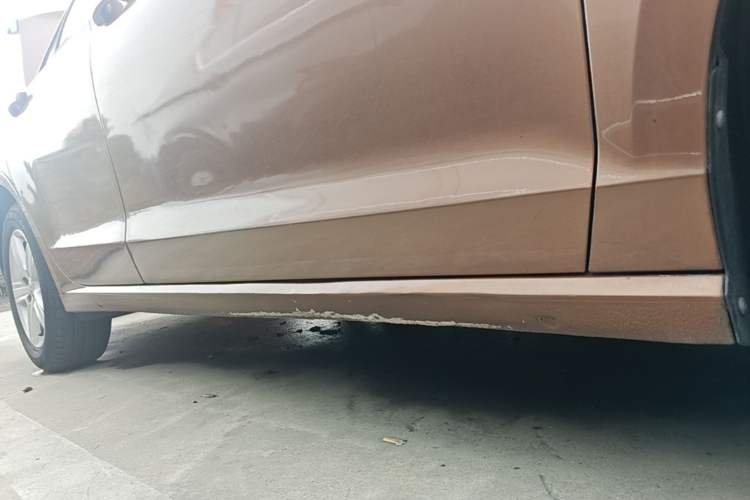 Used Volkswagen Lamando 2015 230TSI DSG Fashion Edition Right Side Sill