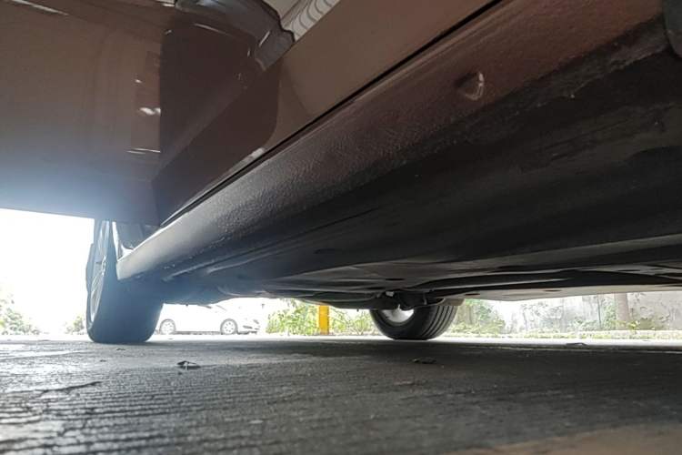 Used Volkswagen Lamando 2015 280TSI DSG Comfort Edition Right Side Sill
