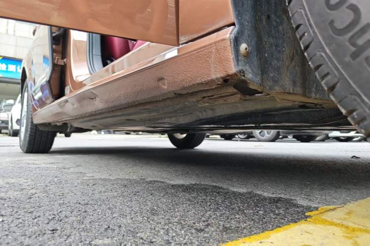Used Volkswagen Lamando 2015 230TSI DSG Fashion Edition Right Side Sill