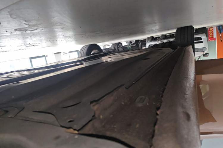 Used Volkswagen Lamando 2015 230TSI DSG Fashion Edition Right Side Sill