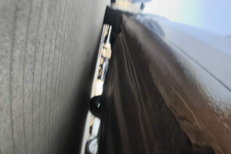 Used Volkswagen Lamando 2015 330TSI DSG Comfort Edition Right Side Sill