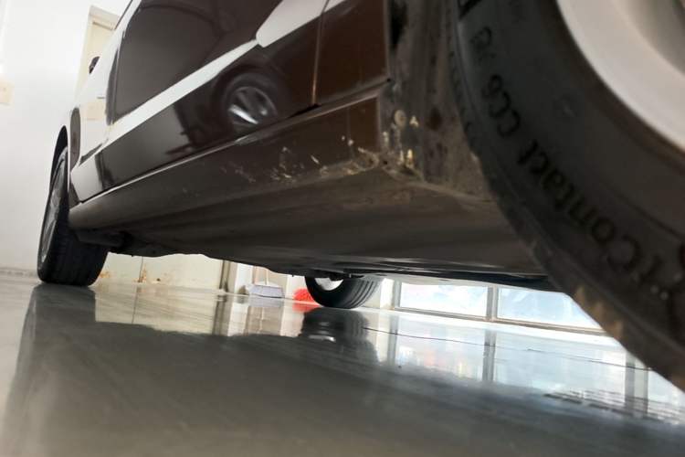 Used Volkswagen Lamando 2015 330TSI DSG Comfort Edition Right Side Sill