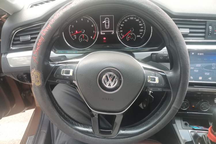 Used Volkswagen Lamando 2015 330TSI DSG Comfort Edition Steering Wheel