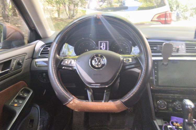 Used Volkswagen Lamando 2015 330TSI DSG Comfort Edition Steering Wheel