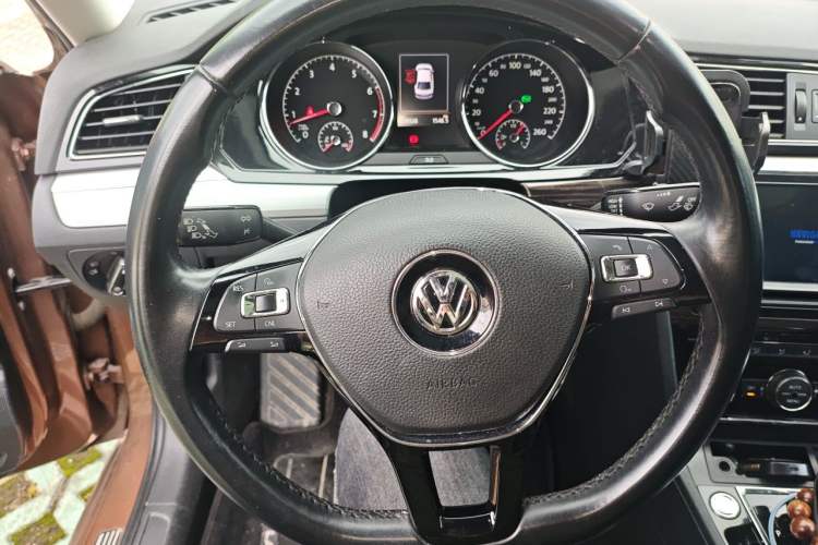 Used Volkswagen Lamando 2015 280TSI DSG Luxury Edition Steering Wheel