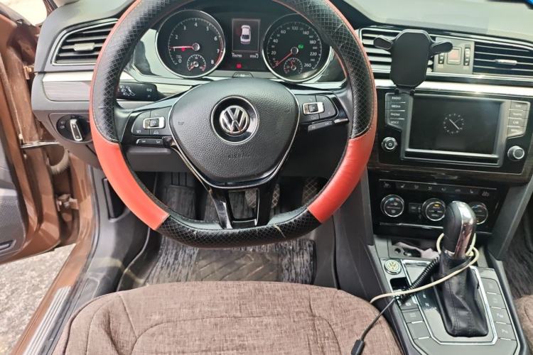 Used Volkswagen Lamando 2015 330TSI DSG Luxury Edition Steering Wheel