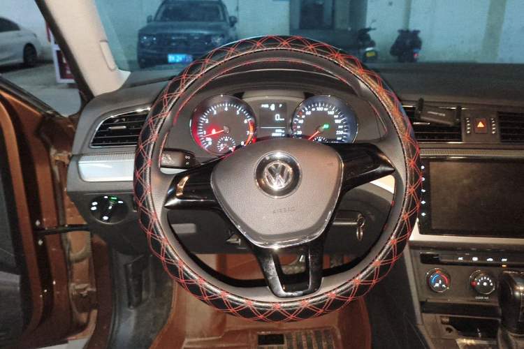 Used Volkswagen Lamando 2015 230TSI DSG Fashion Edition Steering Wheel