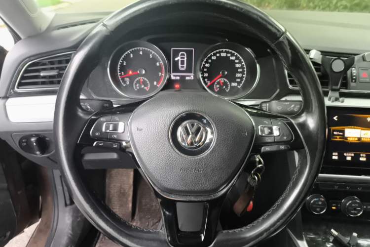 Used Volkswagen Lamando 2015 330TSI DSG Comfort Edition Steering Wheel