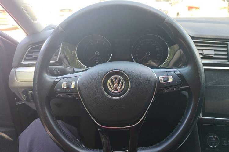 Used Volkswagen Lamando 2015 330TSI DSG Comfort Edition Steering Wheel