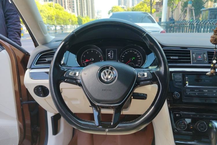Used Volkswagen Lamando 2015 280TSI DSG Comfort Edition Steering Wheel