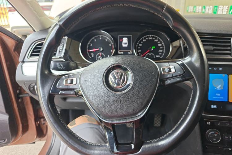 Used Volkswagen Lamando 2015 280TSI DSG Luxury Edition Steering Wheel