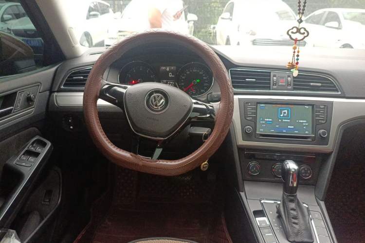 Used Volkswagen Lamando 2015 230TSI DSG Fashion Edition Steering Wheel