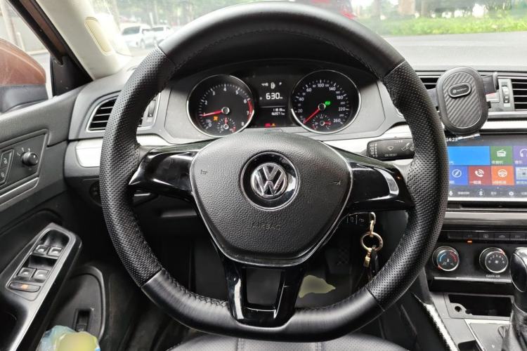 Used Volkswagen Lamando 2015 230TSI DSG Fashion Edition Steering Wheel