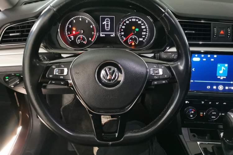 Used Volkswagen Lamando 2015 280TSI DSG Comfort Edition Steering Wheel