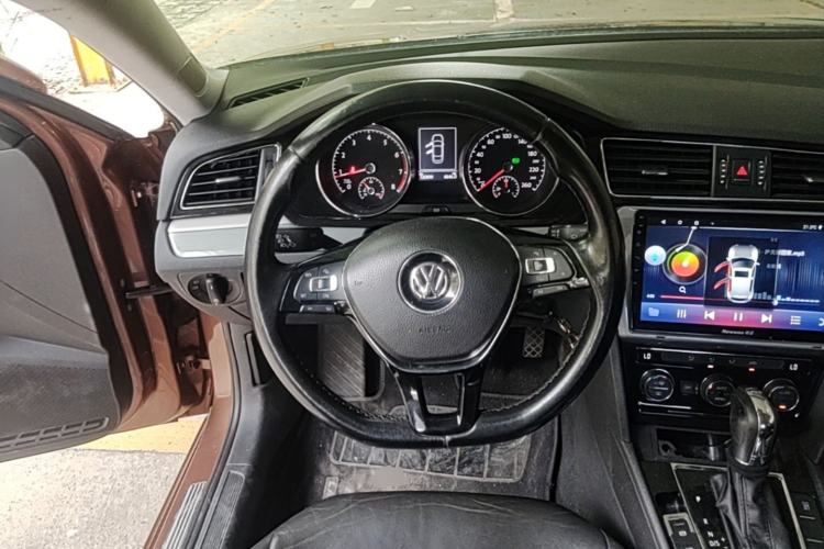 Used Volkswagen Lamando 2015 280TSI DSG Comfort Edition Steering Wheel