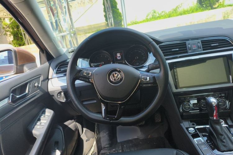 Used Volkswagen Lamando 2015 280TSI DSG Luxury Edition Steering Wheel