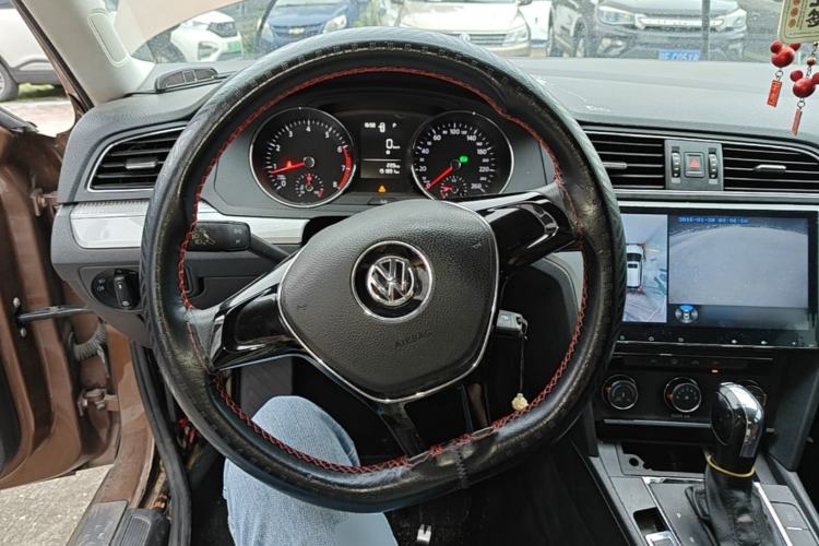 Used Volkswagen Lamando 2015 230TSI DSG Fashion Edition Steering Wheel
