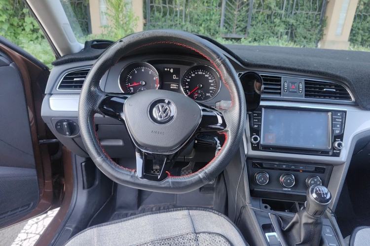 Used Volkswagen Lamando 2015 230TSI Manual Trend Edition Steering Wheel