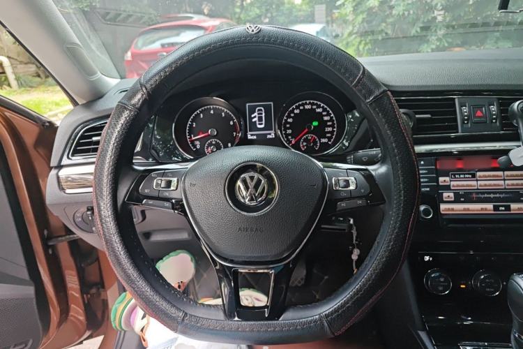 Used Volkswagen Lamando 2015 330TSI DSG Comfort Edition Steering Wheel