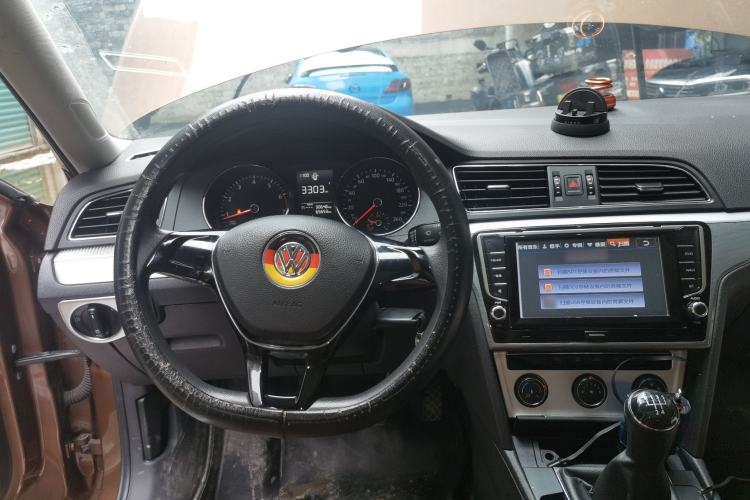 Used Volkswagen Lamando 2015 230TSI Manual Trend Edition Steering Wheel