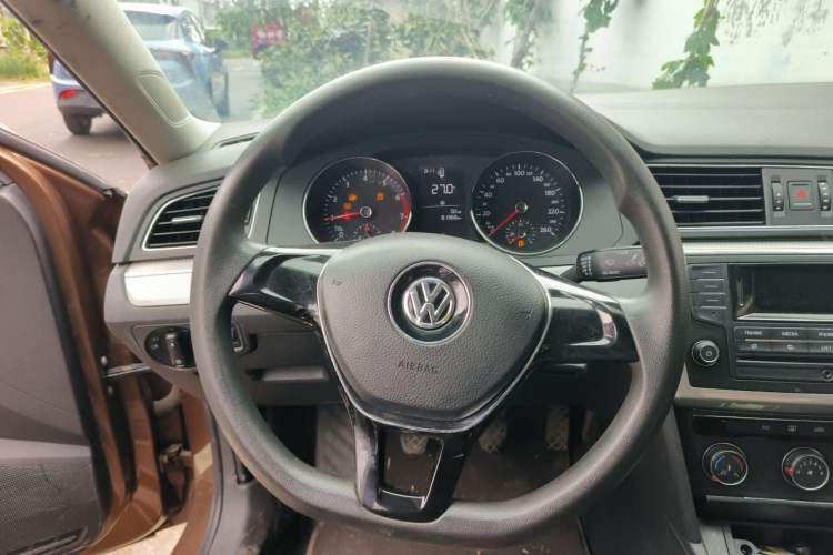 Used Volkswagen Lamando 2015 230TSI Manual Trend Edition Steering Wheel