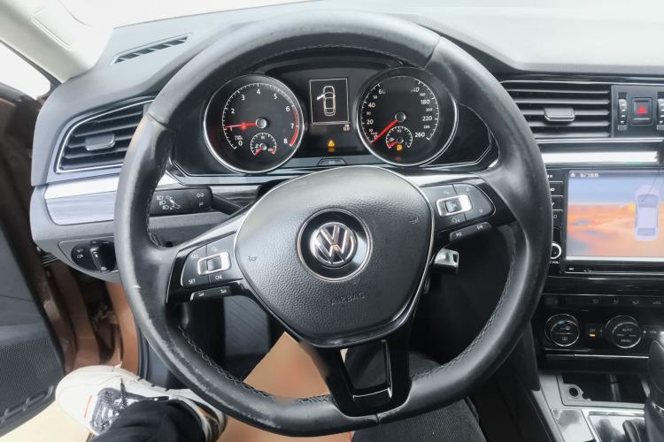 Used Volkswagen Lamando 2015 330TSI DSG Comfort Edition Steering Wheel