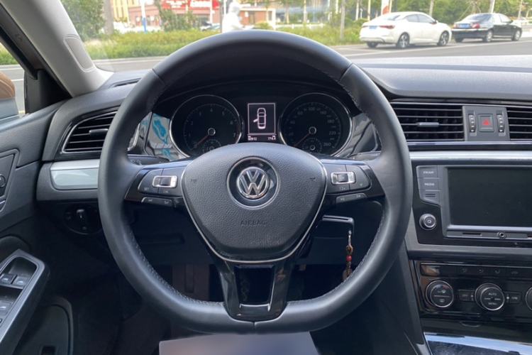 Used Volkswagen Lamando 2015 280TSI Manual Comfort Edition Steering Wheel