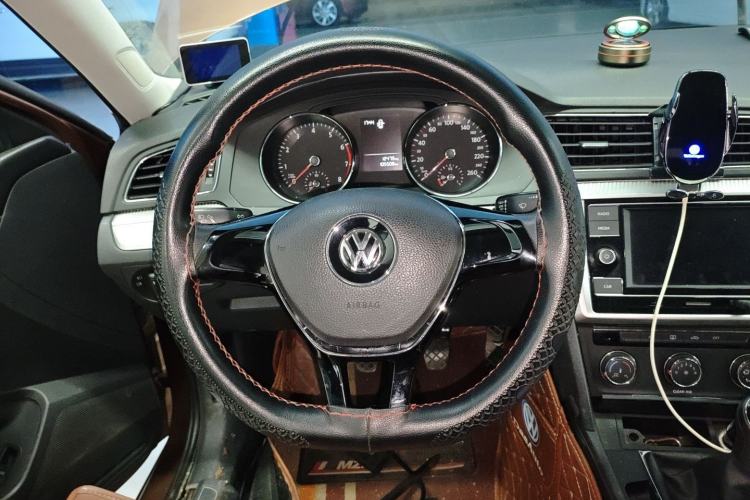 Used Volkswagen Lamando 2015 230TSI Manual Trend Edition Steering Wheel