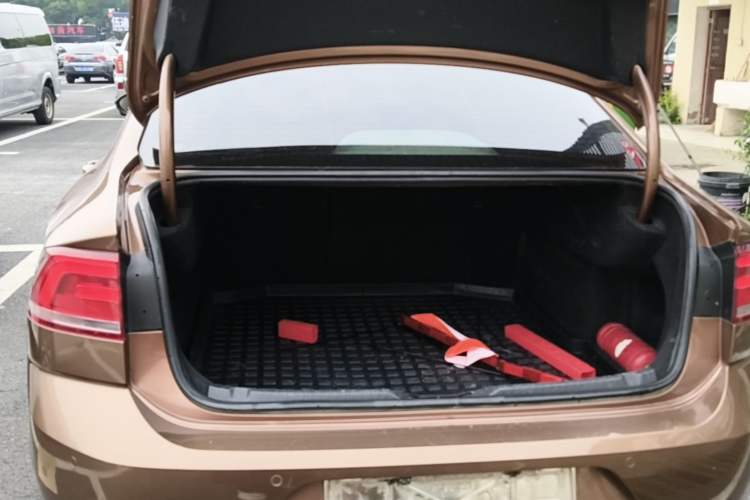 Used Volkswagen Lamando 2015 280TSI DSG Comfort Edition Trunk