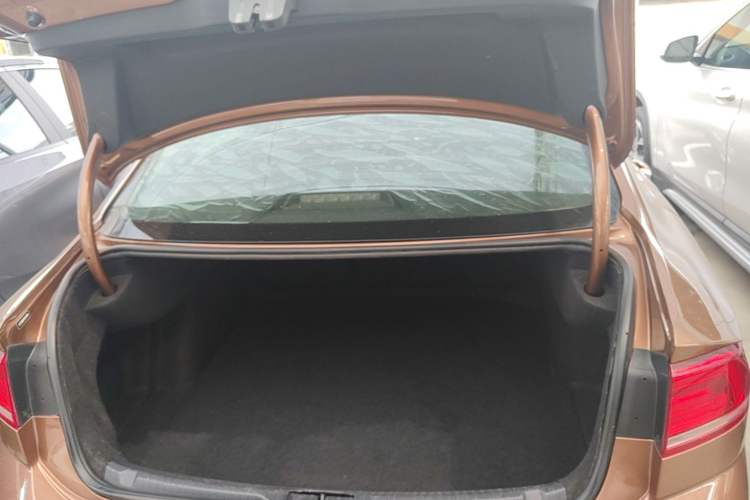 Used Volkswagen Lamando 2015 230TSI DSG Fashion Edition Trunk