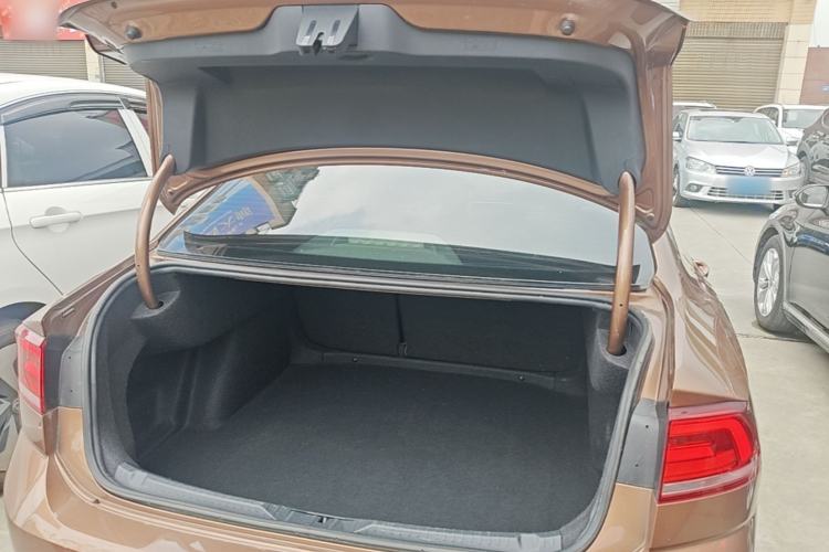 Used Volkswagen Lamando 2015 230TSI DSG Fashion Edition Trunk