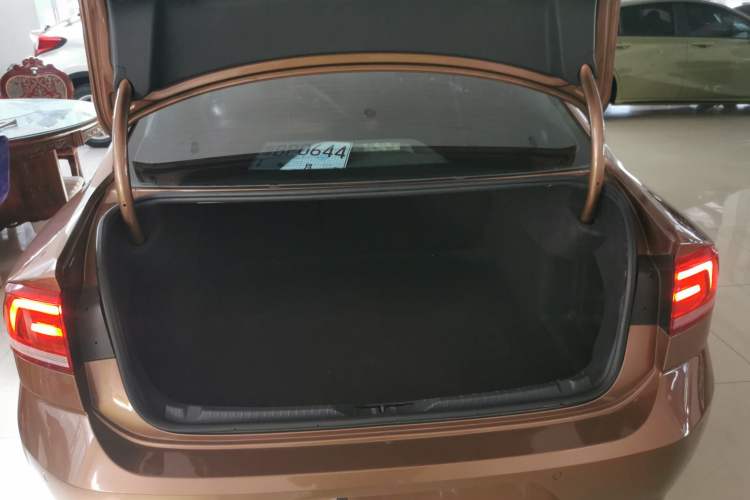 Used Volkswagen Lamando 2015 280TSI DSG Comfort Edition Trunk