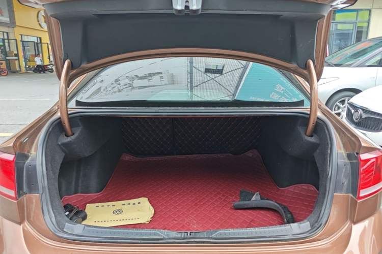 Used Volkswagen Lamando 2015 230TSI DSG Fashion Edition Trunk