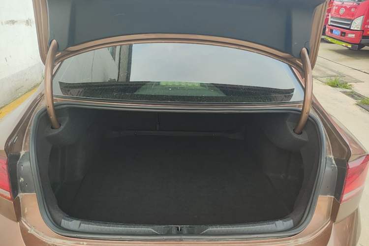 Used Volkswagen Lamando 2015 280TSI DSG Comfort Edition Trunk