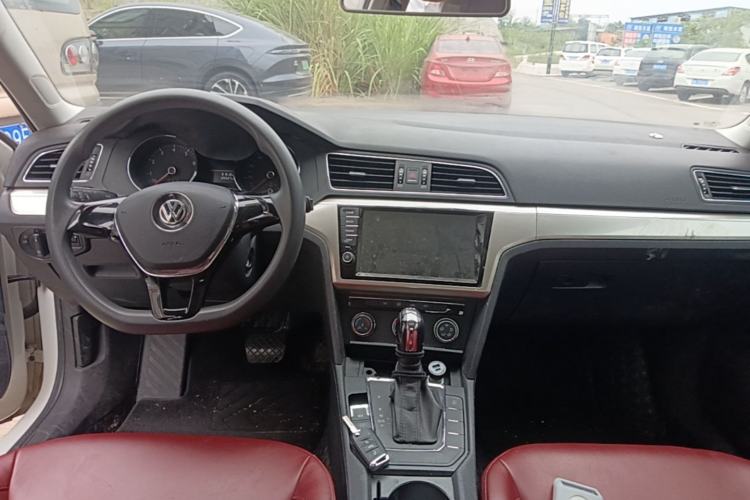 Used Volkswagen Lamando 2015 230TSI DSG Fashion Edition Center Console