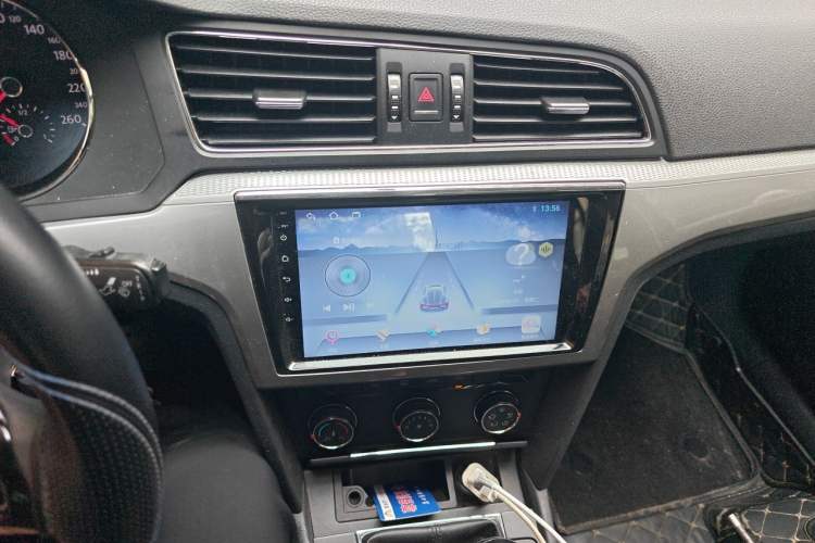 Used Volkswagen Lamando 2015 230TSI Manual Trend Edition Audio And AC Panel